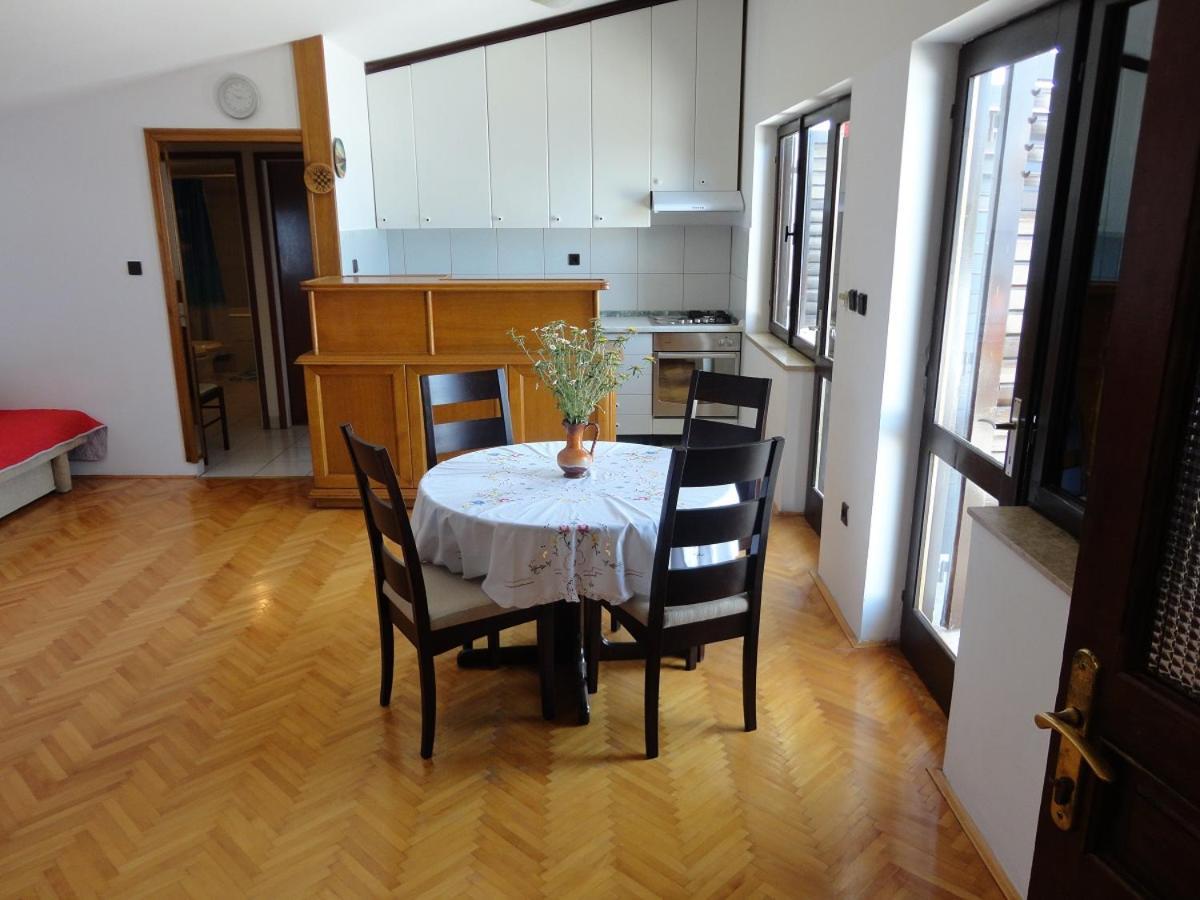Apartman Lucijan Marusici  Zewnętrze zdjęcie